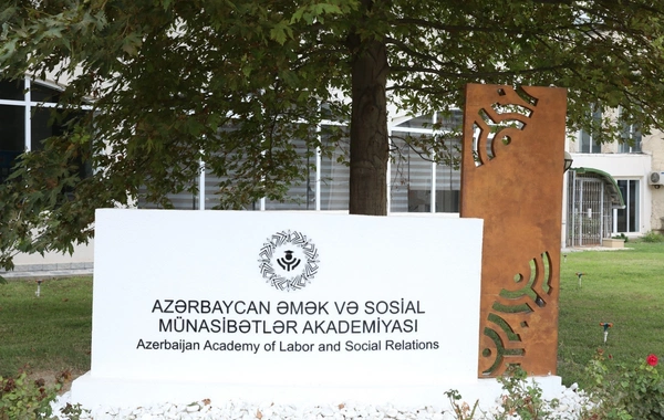Azərbaycan Əmək və Sosial Münasibətlər Akademiyasında Bilik Günü münasibətilə tədbir keçirilib