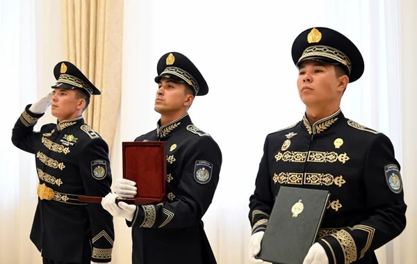 Şavkat Mirziyoyev Azərbaycan səfirinə "Mehnat Shuhrati" ordenini təqdim edib