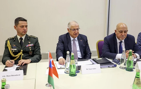 Azərbaycan və Türkiyə müdafiə nazirləri birgə təlimlərin artırılmasını müzakirə ediblər