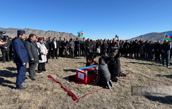 33 il itkin kimi qeydiyyatda olan şəhid Zibeydə Əhmədova Xocalıda dəfn edilib