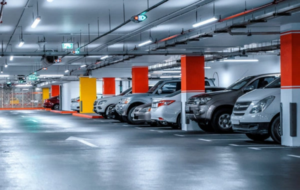 "28 Mall" ticarət mərkəzinin parkinqində qiymət artdı