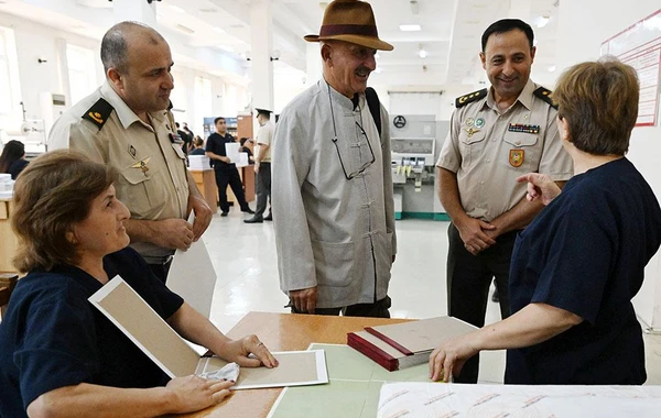 Müdafiə Nazirliyində tanınmış azərbaycanlı fotoqraf Reza Deqati ilə görüş keçirilib