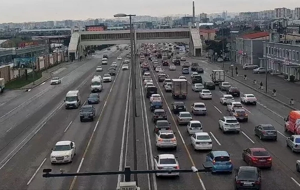 Bu yollarda nəqliyyatın sıxlığı yaranıb