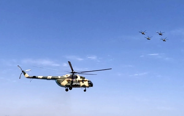 Hərbi pilotlar təlim-məşq uçuşlarını icra ediblər
