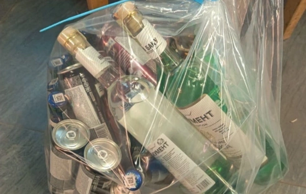 "Hoqqa" çay evində istehlaka yararsız içkilər aşkarlanıb