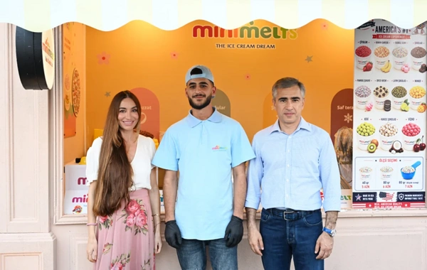 Leyla Əliyeva və Arzu Əliyeva "CandyFest" yay festivalını ziyarət edib və "Sehrli mirvari" su sirki şousunu izləyiblər