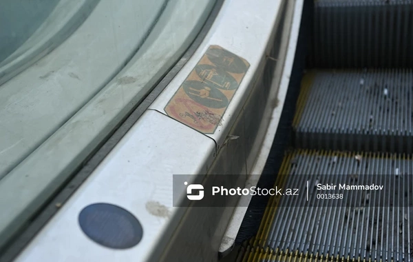 Эскалатор в центре Баку превратился в полосу препятствий: жители месяцами ждут ремонта