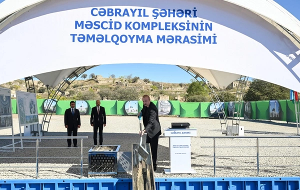 İlham Əliyev Cəbrayıl şəhər məscidinin təməlini qoyub