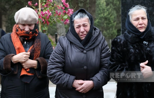 AZAL təyyarəsinin qəzaya uğramasının ildönümü ilə bağlı İkinci Fəxri xiyabanda məzarlar ziyarət edilib