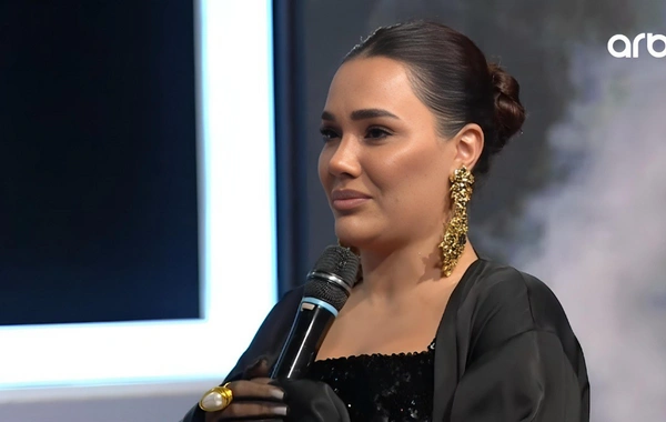 The Azerbaijani singer burst into tears during a live broadcast while talking about her father