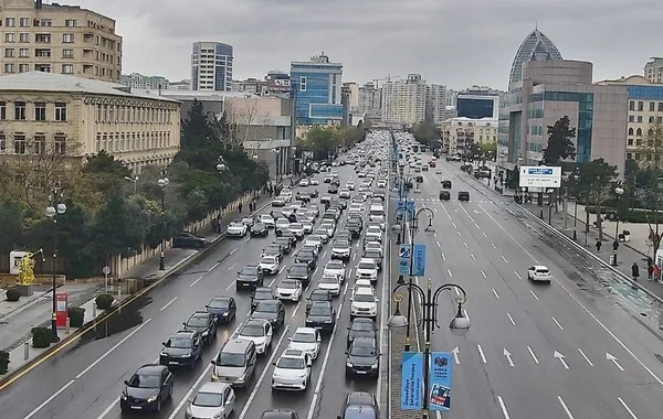 Bu yollarda nəqliyyatın sıxlığı yaranıb
