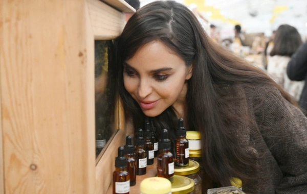 Leyla Əliyeva və Arzu Əliyeva arıçılıq məhsullarının sərgi-satış yarmarkasını ziyarət ediblər