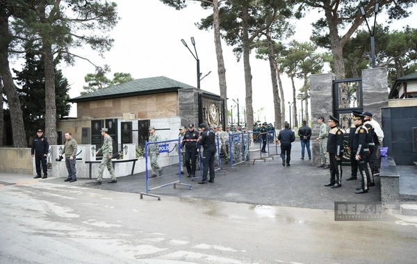 Dövlət rəsmiləri Hərbi Memorial Məzarlığı ziyarət ediblər