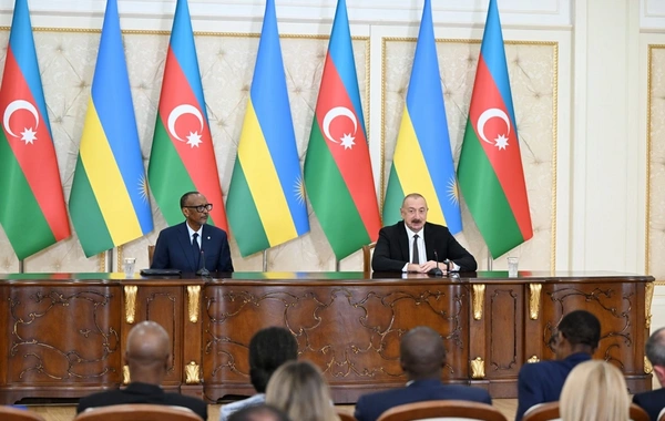 Azərbaycanla Ruanda arasında sənədlər mübadilə olunub, prezidentlər mətbuata bəyanatlarla çıxış edib