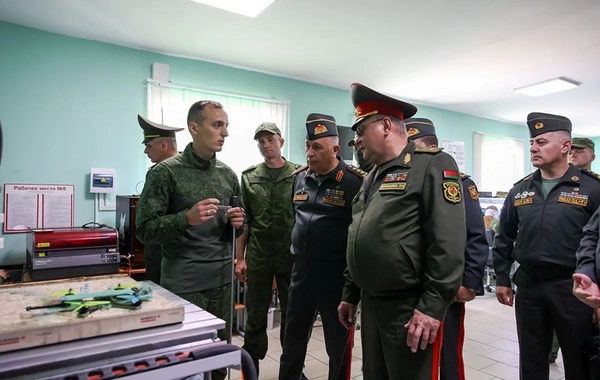 Kərim Vəliyev Belarusda hərbi obyektləri ziyarət edib