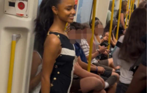Məşhur müğənni London metrosunda rəqsi ilə gündəm oldu