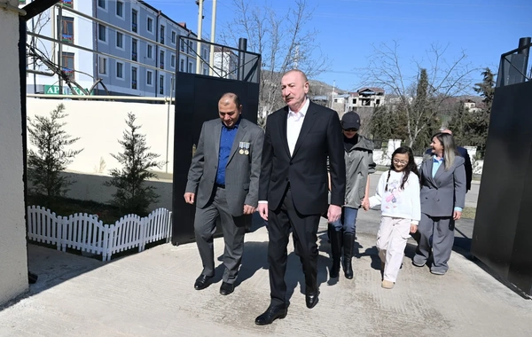 Prezident İlham Əliyev Xocavənd şəhərində görülmüş işlərlə tanış olub, şəhər və kənd sakinləri ilə görüşüb