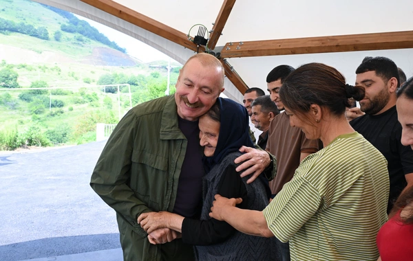 Президент ознакомился с работами, проведенными в селе Кичик Галадереси, и встретился с его жителями
