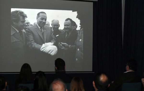 Bakıda Ümummilli Lider Heydər Əliyevin xatirə gecəsi keçirilib