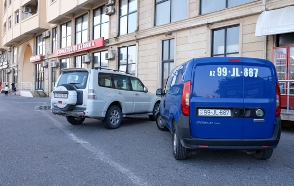 DİN səkilərdə avtomobillərini park edən sürücülərə müraciət ünvanlayıb