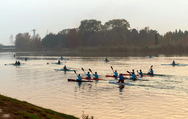 Leyla Əliyeva Mingəçevirdə yerləşən avarçəkmə bazasında idmançılarla görüşüb
