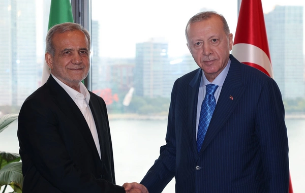 Ərdoğan və Pazeşkian regiondakı vəziyyəti müzakirə ediblər