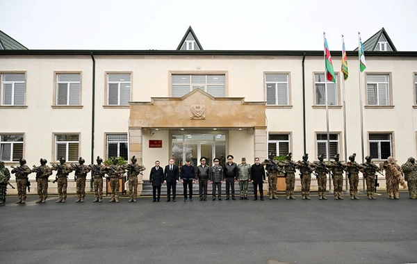 Закир Гасанов и военная делегация Узбекистана посетили воинскую часть коммандос