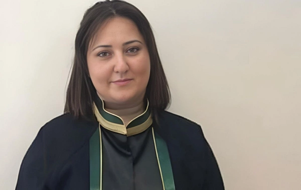 Vəkillikdən uzaqlaşdırılan Aşurovaya elektron qolbaq taxıldı