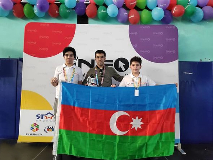 Azərbaycanlı məktəblilər robototexnika yarışmasında qızıl medal qazandı