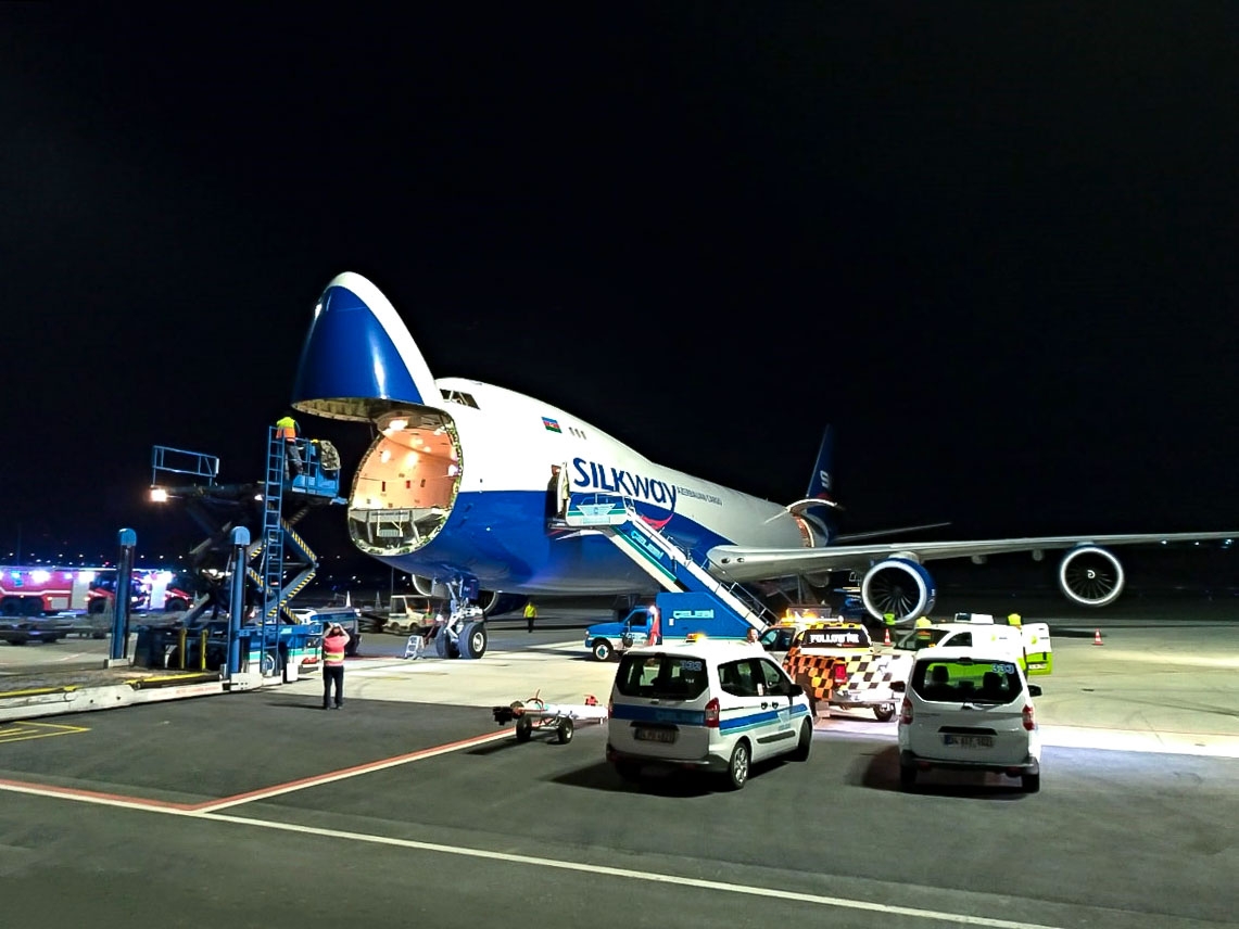 Azərbaycanın “Boeing 747” yük təyyarəsi ilk dəfə olaraq İstanbulun yeni hava limanına eniş edib