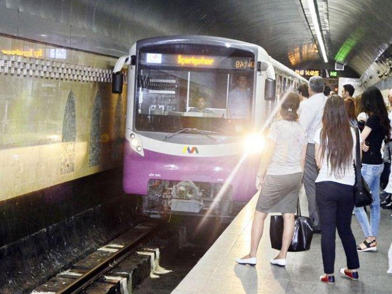 Bakı metrosunda hədsiz sıxlıq
