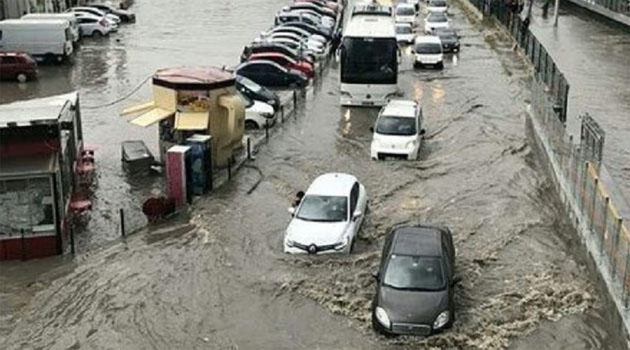 İstanbulu sel aparır - VİDEO