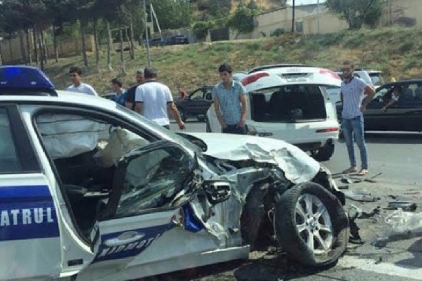 Bakıda "Nissan" YPX avtomobilinə çırpıldı - Polis xəsarət aldı