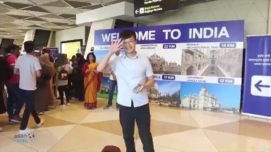 Bakı aeroportunda turistlərlə zarafat: Hindistana xoş gəlmisiniz - VİDEO