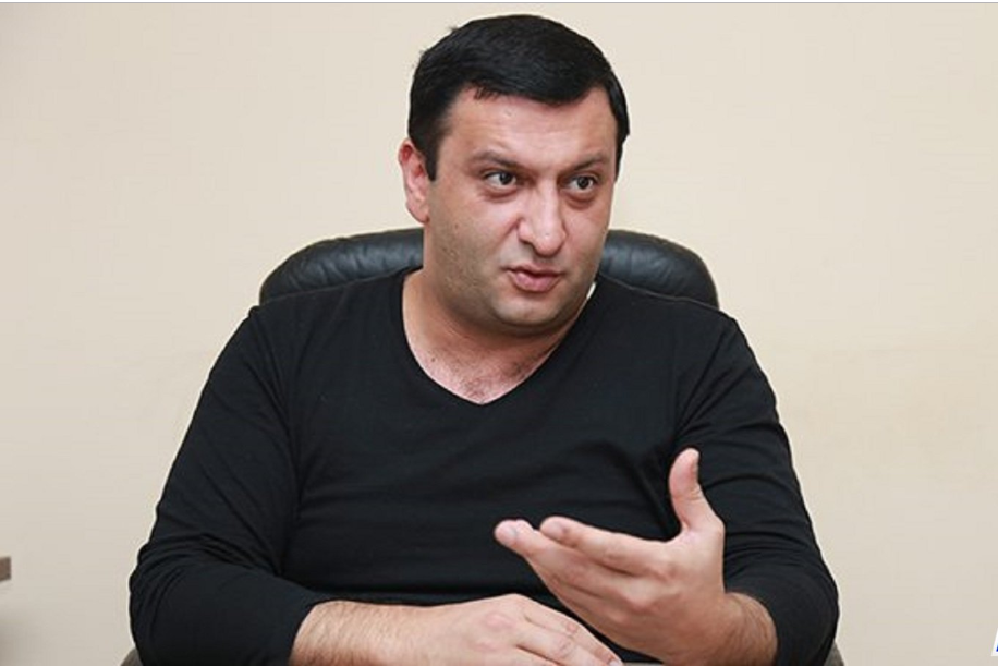 Müşfiq Abbasovun 140 minlik evi əlindən alındı