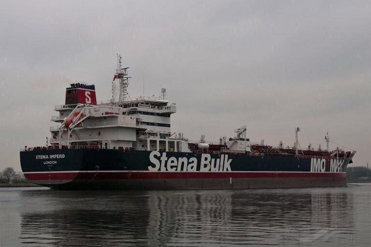 İran Britaniya gəmisini saxladı