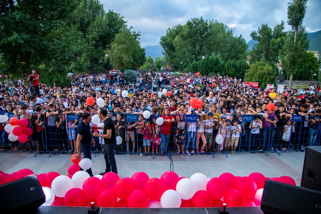 Qədim Şəki şəhərində möhtəşəm “Optimal Yay Festivalı” konserti keçirildi - FOTOLAR
