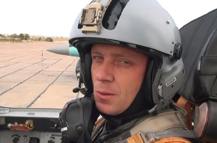 İtkin düşən MİQ-29-un pilotunun evindən reportaj: Oğlu hamımızı ağladır - VİDEO