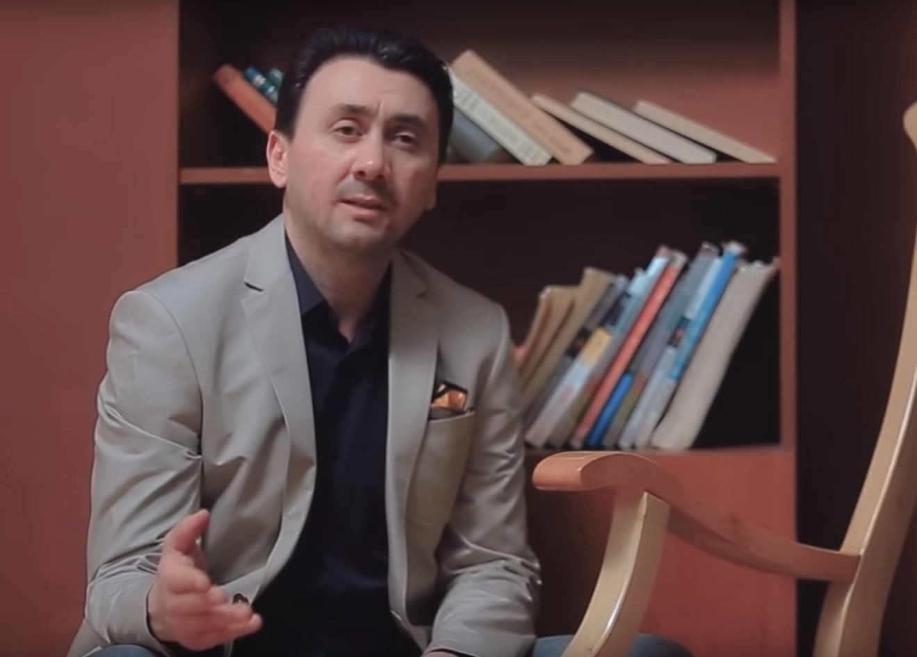 Aqşin Fateh: "Əsl Azərbaycan kişisi xanımının şəklini internetdə paylaşmaz" - VİDEO