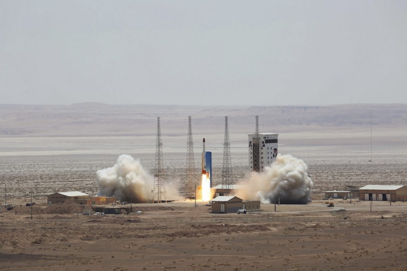 İranda kosmodromunda raket partlayıb - FOTO