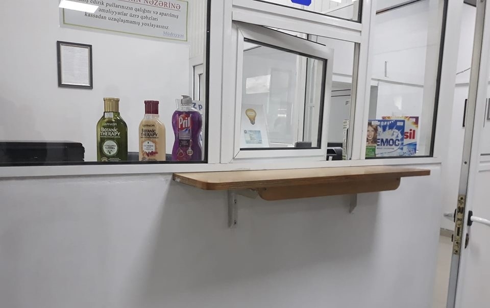 "AzərPoçt"un filialında şampun, yuyucu toz satılır - FOTO