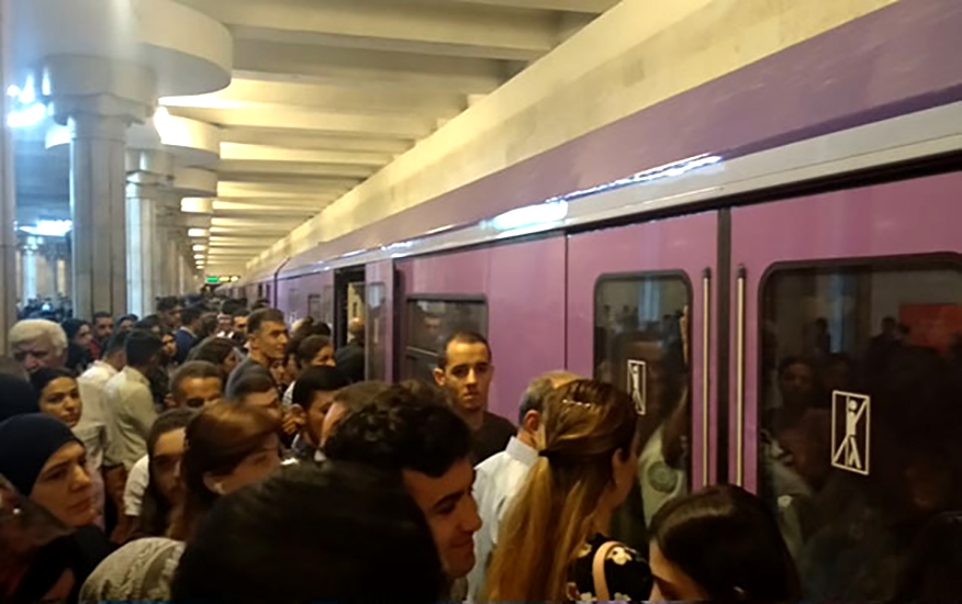 Bakı metrosunda həyəcan – Maşinist işıqları söndürdü - FOTO