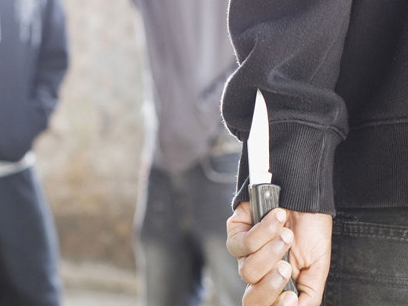 13 yaşlı oğlan anasına mesaj yazan 27 yaşlı gəncə 7 bıçaq vurdu