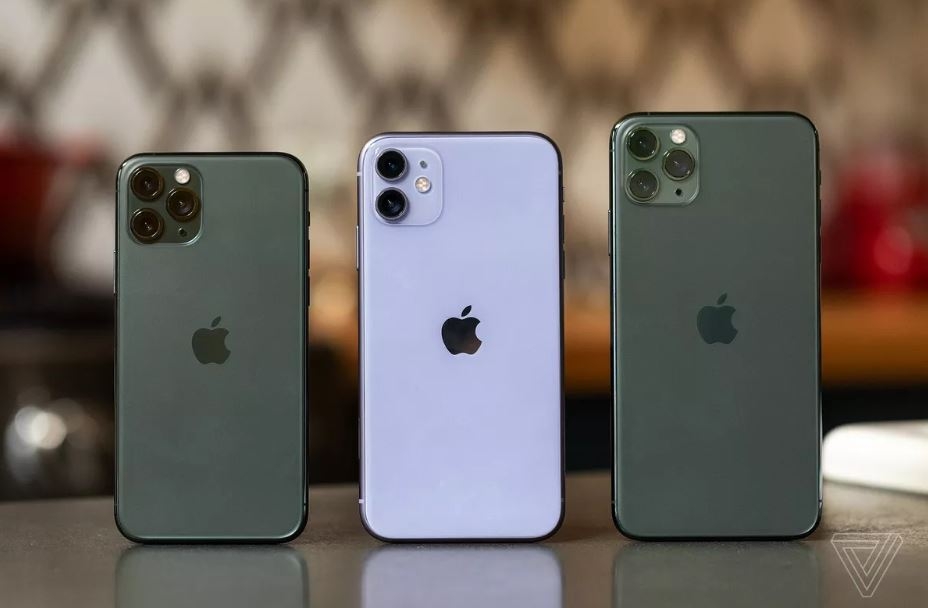 Yeni "iPhone"lar Azərbaycanda satışa çıxarıldı