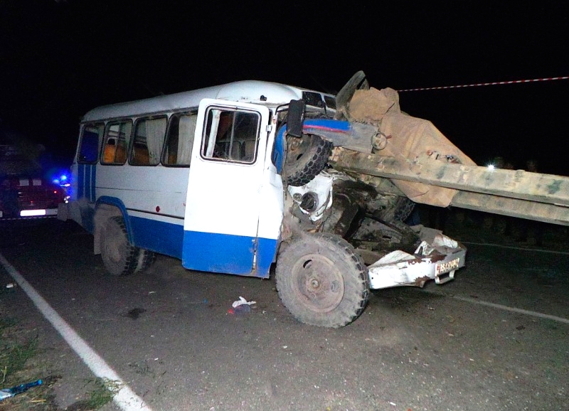 Ermənistanda 4 hərbi yük maşını toqquşub: 1 ölü, 14 yaralı var - FOTO
