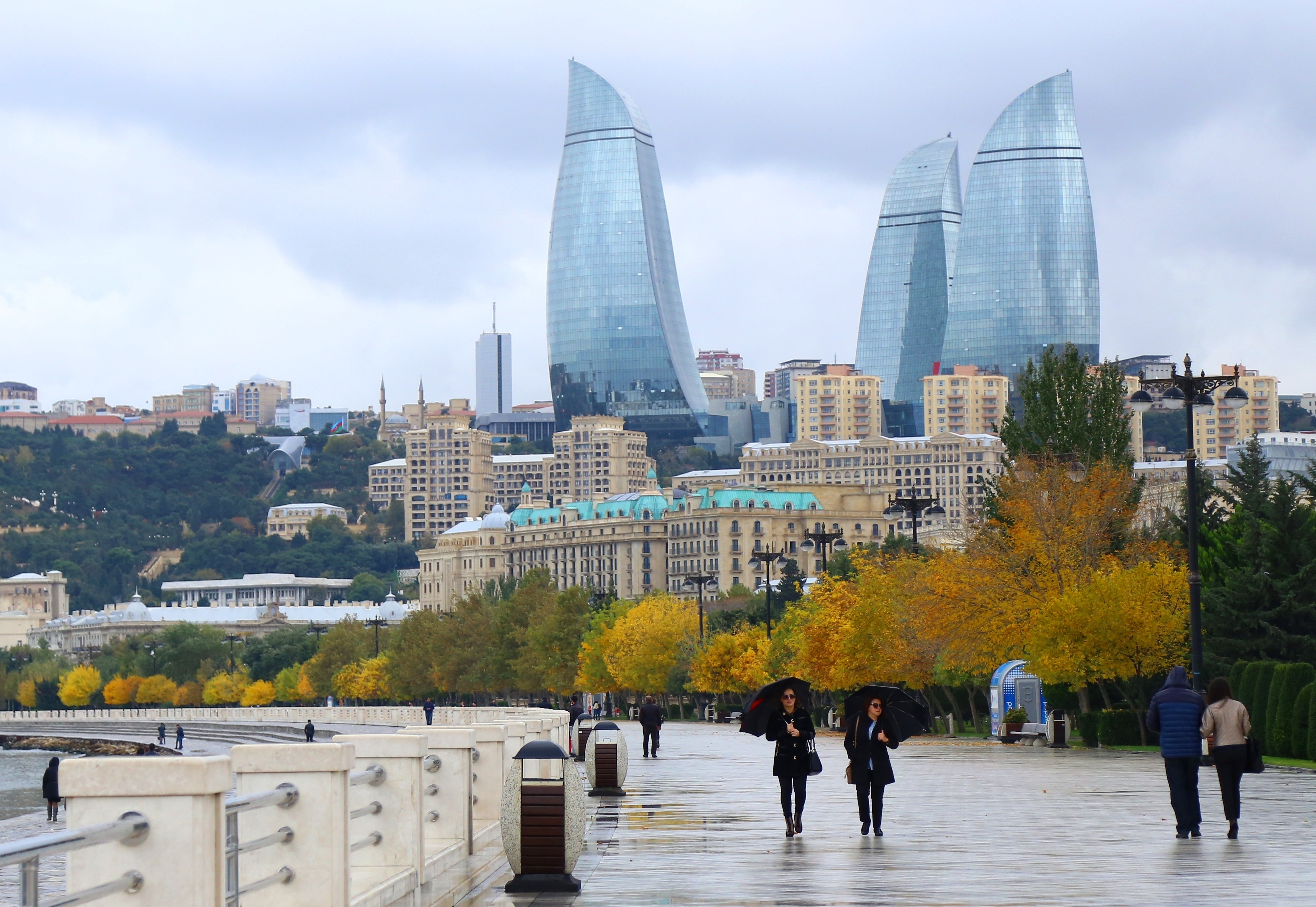 Азербайджан в ноябре. Баку 2023. Баку фото города 2023. Ветер в Баку. Азербайджан осень Баку.