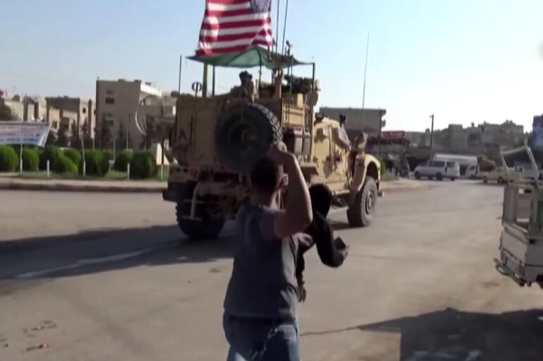Suriyalı kürdlər ABŞ ordusunu daşa basdılar - VİDEO