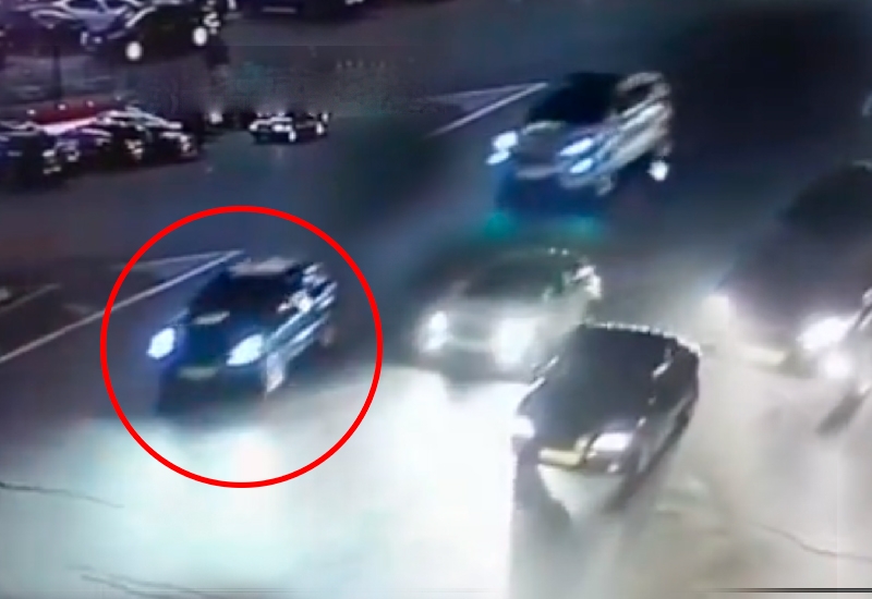 "Porsche" sürücüsü polisləri arxasına salıb Bakını bir birinə qatdı - VİDEO