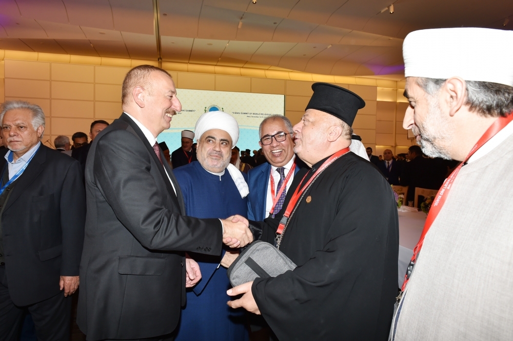 Dünya dini liderlərinin II Bakı Sammitinin iştirakçılarının şərəfinə ziyafət verilib - FOTO