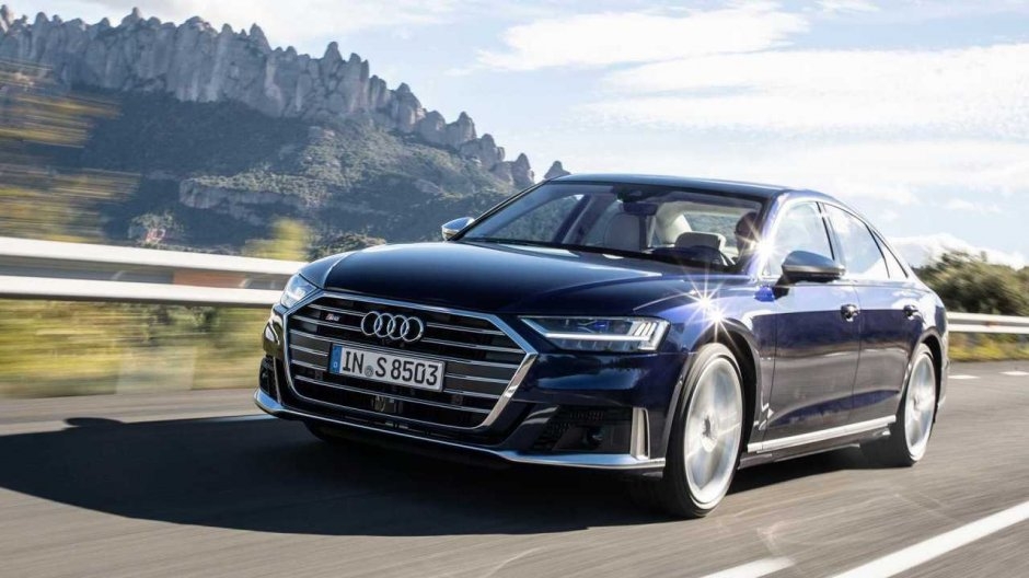 Audi S8 sedanının dinamik xarakteristikalarını açıqlayıb